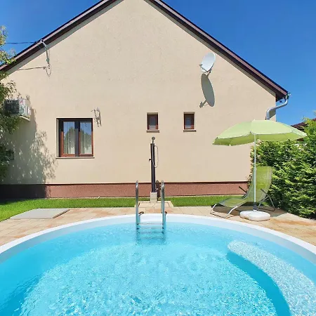 Holiday House Ervin No. 66.