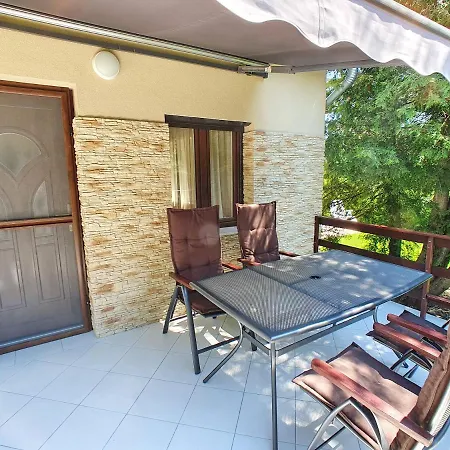Holiday House Ervin No. 66.